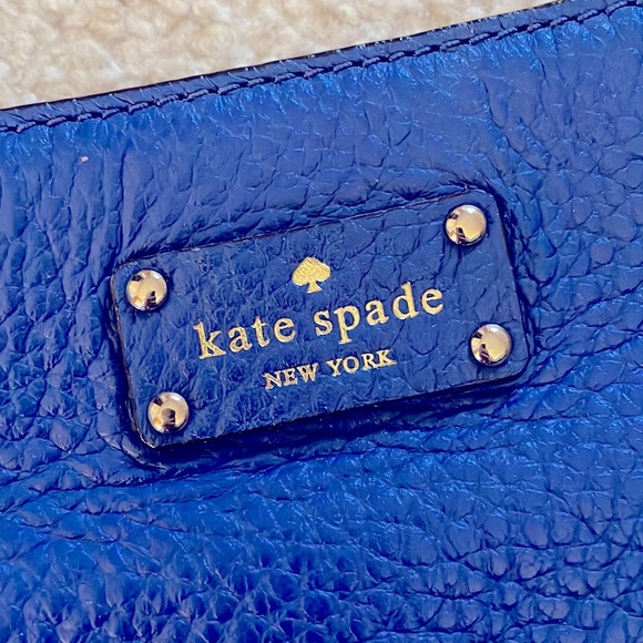 Kate Spade Large Crossbody, Bright Blue, Polka dots inside, 3 pockets - Picture 2 of 4